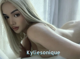 Kyliesonique