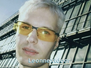 Leonnextdoor